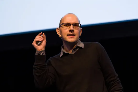 Nolan Lawson speaking at the Perf Now conference in 2022