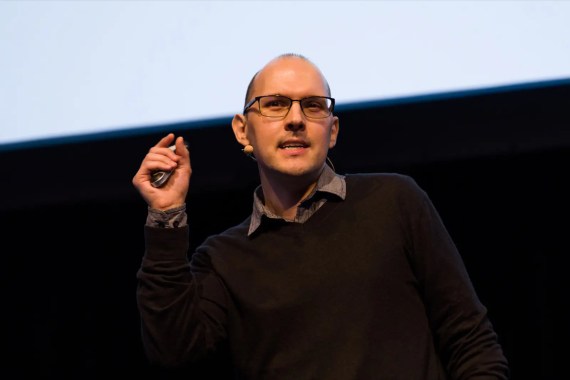 Nolan Lawson speaking at the Perf Now conference in 2022